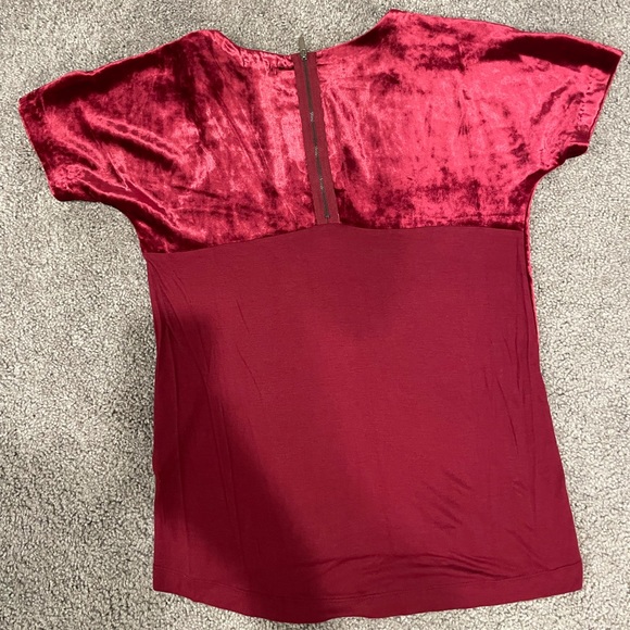 Brand new velvet - topped shirt. - Picture 2 of 2